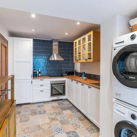 Apartmán Costalita With Pool, Reserved Garage Parking & Direct Access By Downtown Spain Estepona